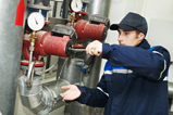 Jakiej procedury należy przestrzegać podczas załatwiania formalności związanych z wykonaniem przyłącza i instalacji gazu w swoim domu?